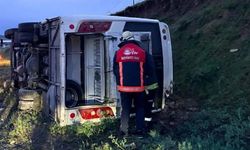 Van’da emniyet servis aracı devrildi: 4 yaralı