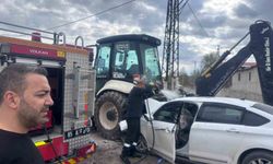 Van'da otomobil ile iş makinesi çarpıştı: 1 yaralı