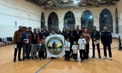 Ahlat’taki tenis turnuvası ilgi gördü