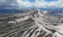Nemrut Krateri’nde iki mevsim bir arada görüntülendi