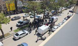 2 kişinin yaralandığı trafik kazası güvenlik kamerasına yansıdı