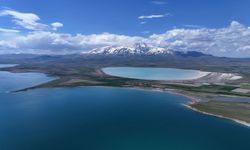 Van Gölü ve Arin Gölü havadan aynı kadrajda görüntülendi