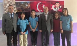 Bitlis'te kuş yavrusunu kurtarmaya çalışan öğrencilere ödül