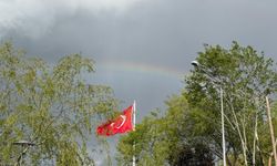 Tatvan’da gökkuşağı ile al yıldızlı bayrak aynı karede hayran bıraktı