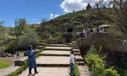 Ahlat'ın tarihi ve doğal güzelliklerinde hafta sonu yoğunluğu