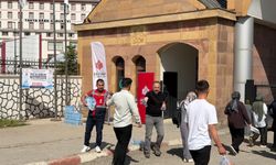 Bitlis’te YKS adaylarına su ikramı