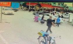 6 yaşındaki çocuk otomobilin çarpmasıyla yaralandı, kaza anı görüntülendi