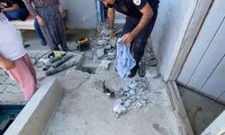 Boruda sıkışan minik kedi için seferber oldular