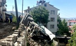Çemişgezek'te iş makinesi devrildi: Facianın eşiğinden dönüldü