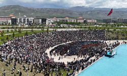 EBYÜ'de 3 bin 150 öğrenci mezuniyet coşkusu yaşadı