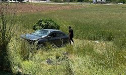 Elazığ'da kontrolden çıkan otomobil tarlaya savruldu: 3 yaralı