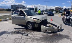 Erzincan'da korkutan kaza: Araçlar kullanılamaz hale geldi