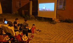 Hakkari'de dev ekranda sinema keyfi yaşandı