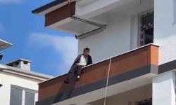Iğdır’da 4 katlı inşaata çıkan kişi polislerin çabasıyla indirildi