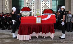 Kanser nedeniyle hayatını kaybeden polis memuru göz yaşlarıyla uğurlandı