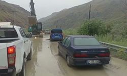 Sel engeli aşıldı: Erzincan-Kemah yolu yeniden trafiğe açıldı