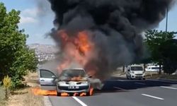 Seyir halindeki otomobil alevlere teslim oldu: Patlama paniği yaşandı