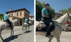 Tarihi Harput’ta atlı jandarmalar görev başında