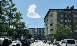 UFO'yu andıran bulutlar Yüksekova semalarını süsledi