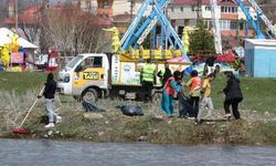 Üniversite öğrencilerinden Kura Nehri çevresinde temizlik