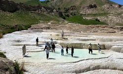 Van’da tarihi ve doğal alanlara turist akını