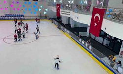Van'da yaz ortasında buz üzerinde eğlence