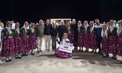 Vanlı kızlar halk oyunlarında zirveye çıktı
