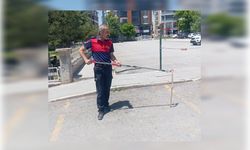 Ahlat’ta hastane bahçesine giren yılan yakalandı
