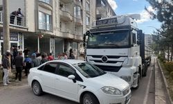 Ahlat’ta tır ve otomobilin karıştığı kaza ucuz atlatıldı