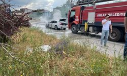 Ahlat’ta trafik kazası sonrası araçta yangın çıktı: 3 yaralı