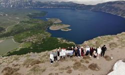 Bitlis’in doğa harikası Nemrut’ta hafta sonu yoğunluğu