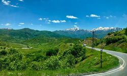 Bitlis'te Yaza Rağmen Zirveler Karla Kaplı