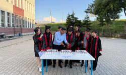 Tatvan’da ortaokul öğrencileri mezuniyet coşkusu yaşadı
