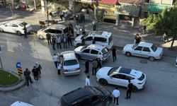 Tatvan’da kavşakta kaza: Araçlarda maddi hasar oluştu
