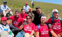 Tatvan Running Club sporcuları Nemrut Krateri'nin zirvesine tırmandı