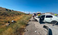Tatvan'da iki otomobil çarpıştı: 6 yaralı