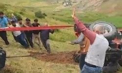 Sarıkamış'ta traktör devrildi, köylüler yardıma koştu