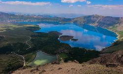 Nemrut Krater Gölü görsel şölen sunuyor