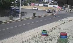 Trafik kazasında faciadan dönüldü: Yaya son anda kurtuldu