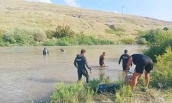 Bulanık'ta çaya düşen iki kardeşten biri hayatını kaybetti
