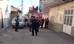 Depremde iki katlı müstakil evde kısmi göçük oluştu