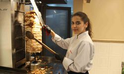 Diplomalı döner ustası işini aşkla yapıyor