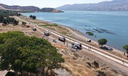 Elazığ Hazar Gölü çevresinde temizlik çalışması yapıldı
