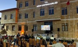 Elazığ'da açık hava sineması etkinliğine yoğun katılım