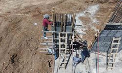 Elazığ'da yakıcı güneşe rağmen ekmek mesaisi devam ediyor