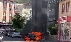 Erzurum'da otomobil alev alev yandı