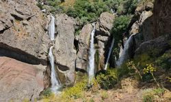 Hakkari'de Marînüs Şelalesi hayran bırakıyor