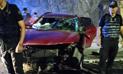 Hakkari'de otomobiller kafa kafaya çarpıştı: 2'si ağır 7 yaralı