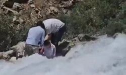 Kanispi Şelalesi'nde akıntıda mahsur kalan çocuk son anda kurtarıldı