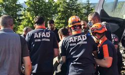 Kazada sıkışan sürücü için ekipler zamanla yarıştı